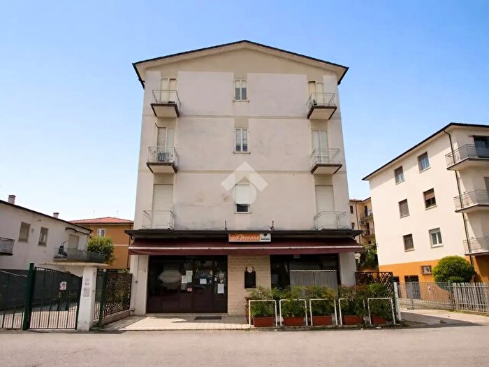 Appartamento trilocale in vendita in Via Arnaldo Tornieri, Vicenza