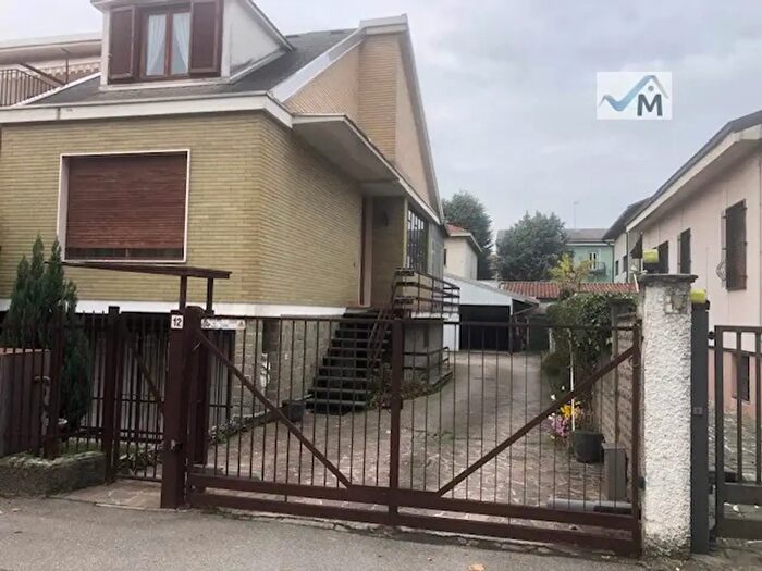 Appartamento quadrilocale in vendita in Via Camillo Benso Conte di Cavour, Paderno Dugnano