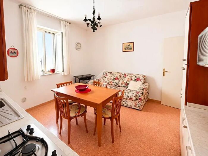 Appartamento trilocale in vendita in Appartamento Corso Appio Claudio, Fondi