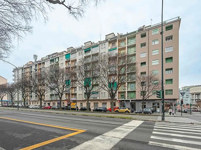 Appartamento trilocale in vendita in Corso Potenza, Torino