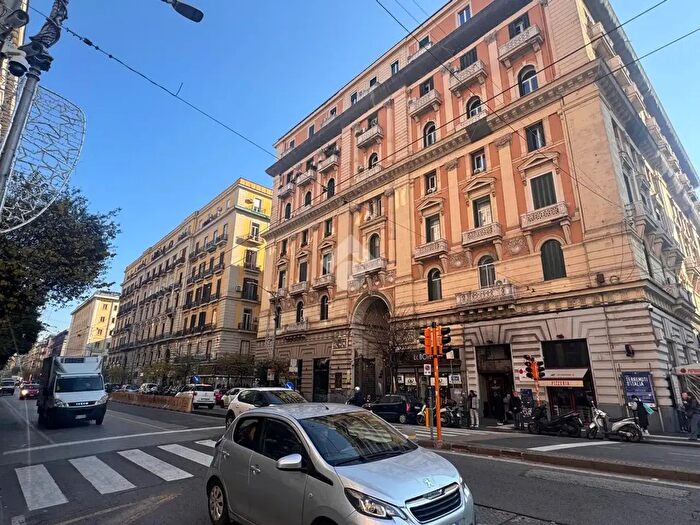 Appartamento trilocale in vendita in Vico Melofioccolo, Napoli