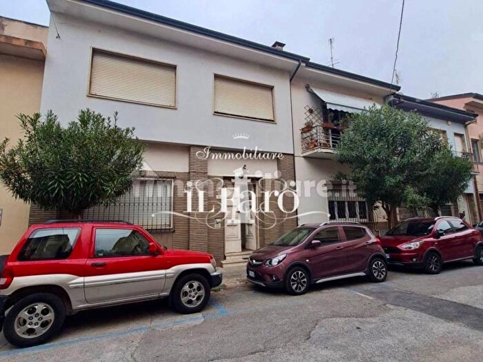 Casa con 6 locali in vendita in Via Vittorio Veneto, Centro, Viareggio