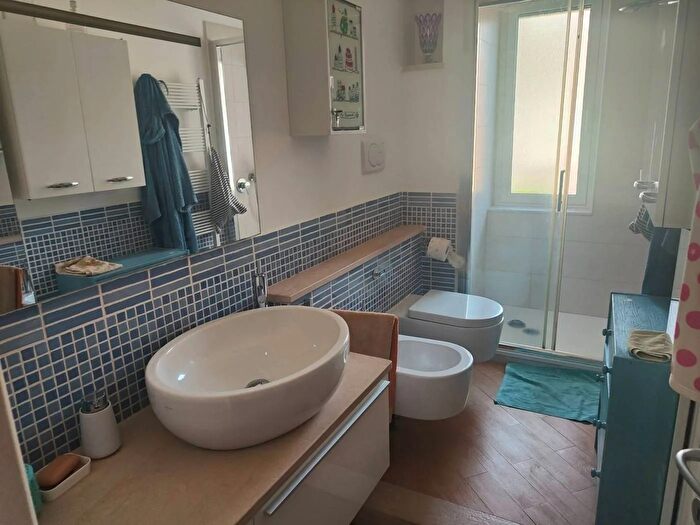 Appartamento trilocale in vendita in Via Mansueto Genova, Genova