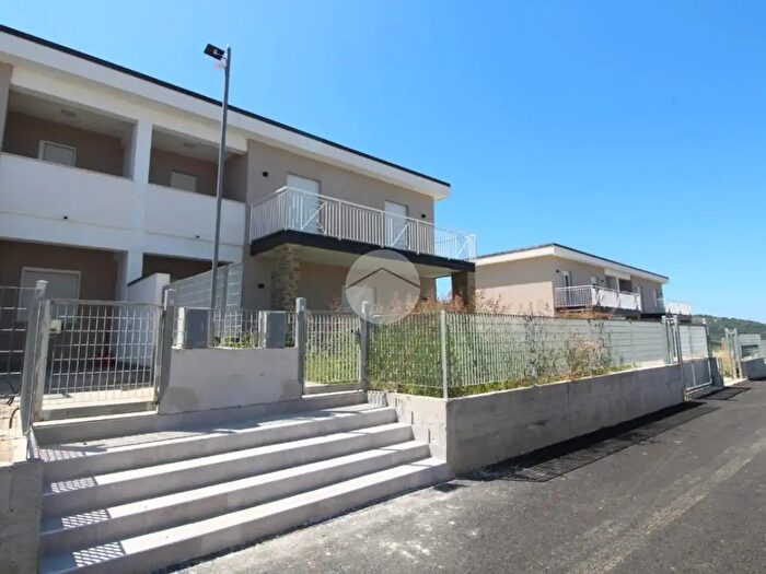 Casa trilocale in affitto in Via Torre Mangoni, Torchiara