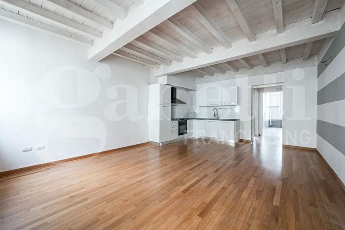 Appartamento trilocale in vendita in Piazza dei Martiri, Carpi