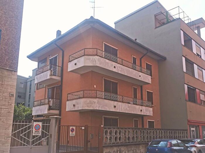 Appartamento trilocale in affitto in Via Cesare Battisti, Rondò Torretta, Sesto San Giovanni