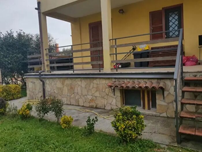 Appartamento quadrilocale in vendita in Via dei Ciclamini, Oricola