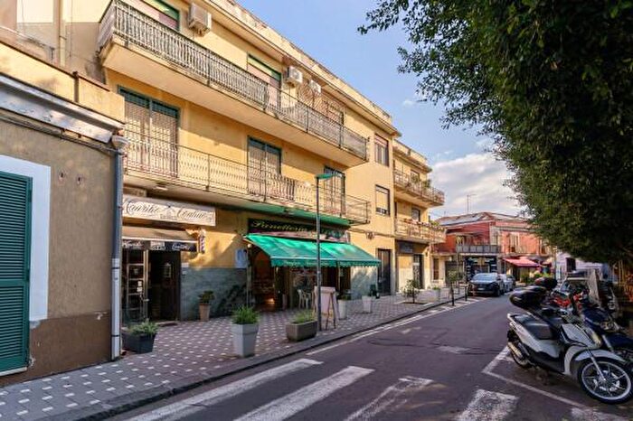 Appartamento trilocale in vendita in Piazza Vittorio Veneto Piano, SantAgata Li Battiati
