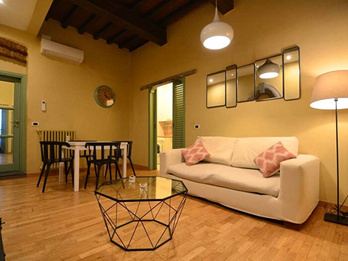 Appartamento trilocale in affitto in Via Palazzuolo, Borgo Ognissanti Il Prato, Firenze