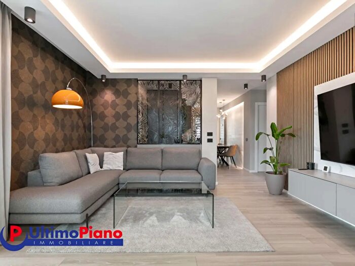 Appartamento con 6 locali in vendita in Viale Gran San Bernardo, Aosta