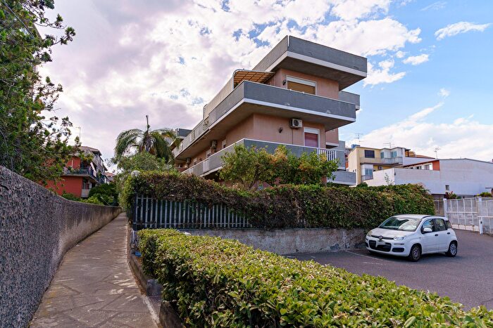 Appartamento con 6 locali in vendita in Via Generale di San Marzano, Catania