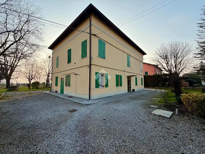 Casa con 6 locali in vendita in Strada Santa Maria, Novellara
