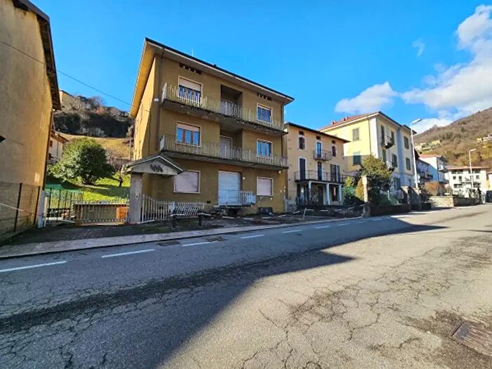 Casa con 6 locali in vendita in Via Novembre, Vertova