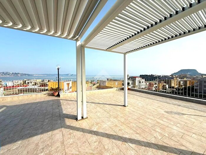 Appartamento trilocale in vendita in Via Risorgimento, Bacoli