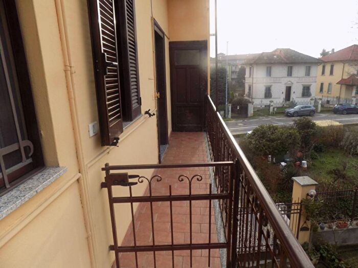 Appartamento trilocale in affitto in Via Roma, Binasco