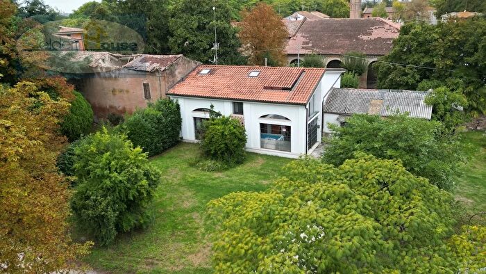 Casa con 6 locali in vendita in Via Adriatica, Argenta