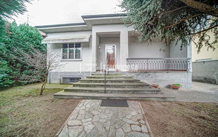 Casa con 5 locali in vendita in Via Gasparoli C, Cassano Magnago