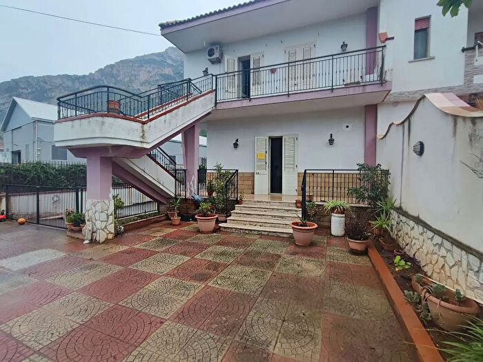 Appartamento quadrilocale in affitto in Via delle Industrie, Isola Delle Femmine