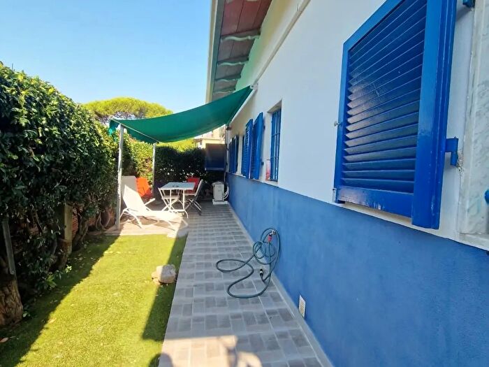 Casa trilocale in vendita in Carrara