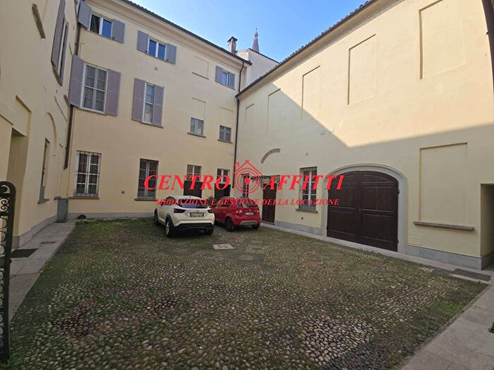 Appartamento trilocale in affitto in Via Roma, Centro Storico, Pavia