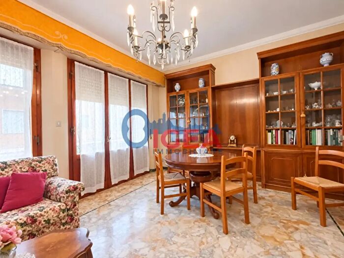 Appartamento con 5 locali in vendita in Siena