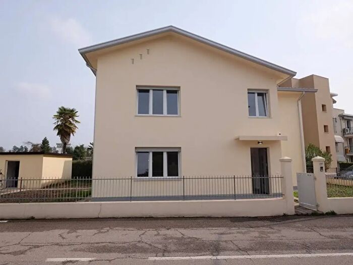 Casa con 5 locali in vendita in Pordenone