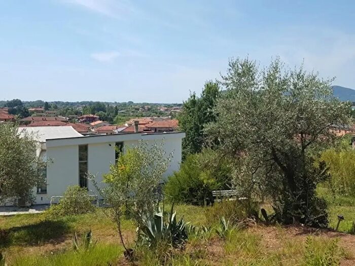 Casa con 14 locali in vendita in Carrara