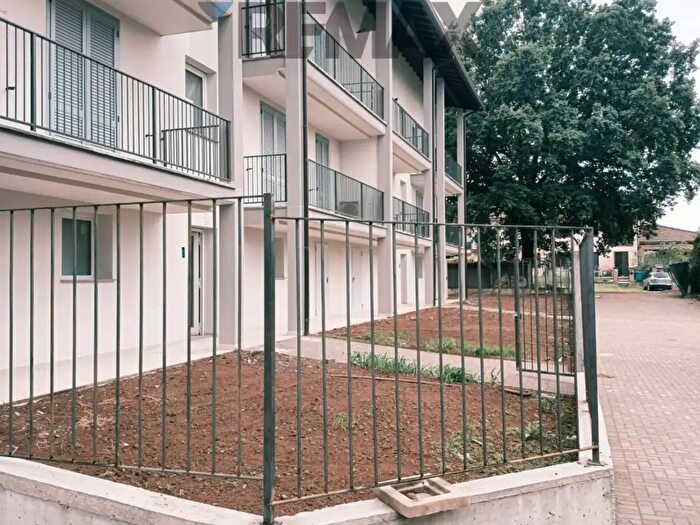 Appartamento trilocale in vendita in Via delle Grazie, Albuzzano