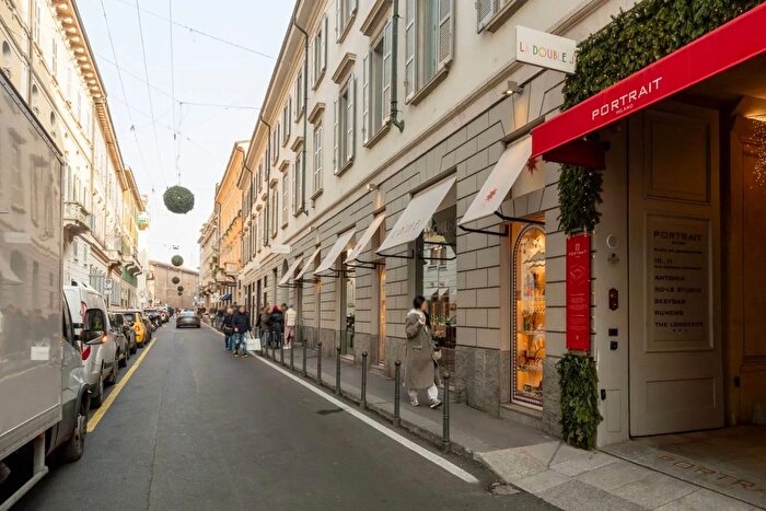 Appartamento quadrilocale in affitto in Via Gesù, Milano