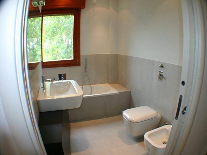 Appartamento trilocale in affitto in Viale Federico Caprilli, San Siro, Milano