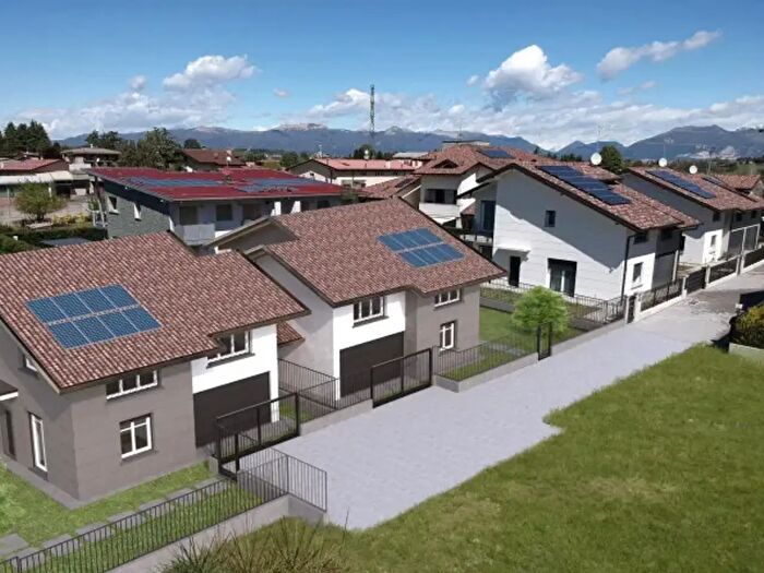 Casa quadrilocale in vendita in Via Pordoi, Briosco