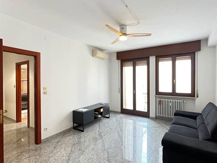 Appartamento quadrilocale in affitto in via Venti Settembre, Veronetta, Verona