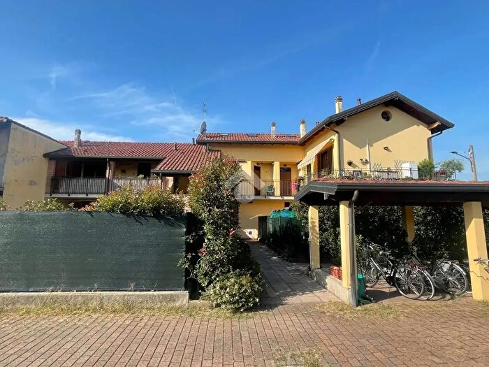 Appartamento bilocale in vendita in Via B Speroni, Villa Cortese