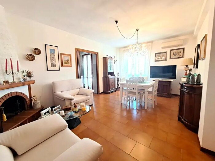 Appartamento con 5 locali in vendita in Calcinaia