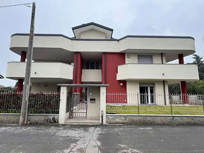 Appartamento quadrilocale in vendita in Ossona