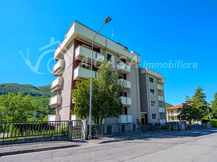 Appartamento con 6 locali in vendita in Via Battilocchi, Calestano
