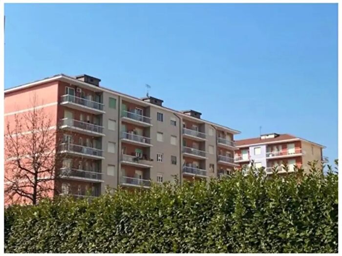 Appartamento trilocale in affitto in Via Pavone, Banchette