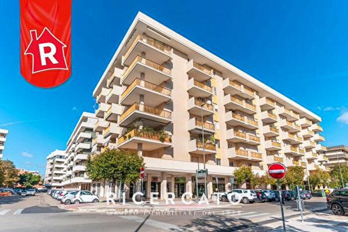 Appartamento con 6 locali in vendita in Piazza dei Partigiani, Lecce