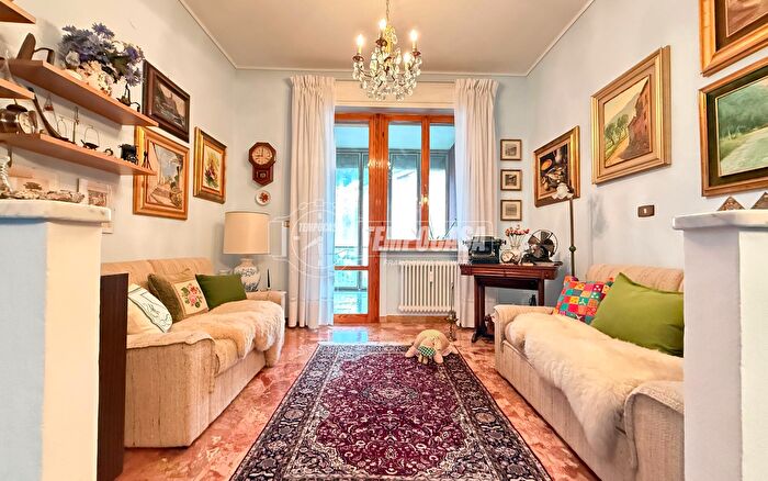 Appartamento con 5 locali in vendita in Via San Felice, Genova