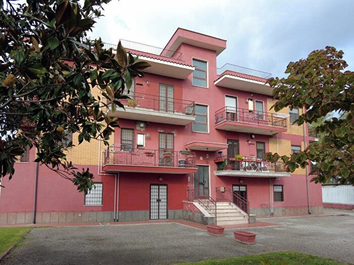 Appartamento con 6 locali in vendita in Via del Centro del Bivio, Roma