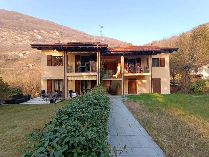 Appartamento trilocale in vendita in Canzo