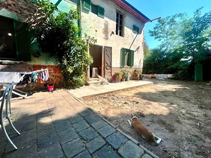 Casa con 8 locali in vendita in Chiesina Uzzanese