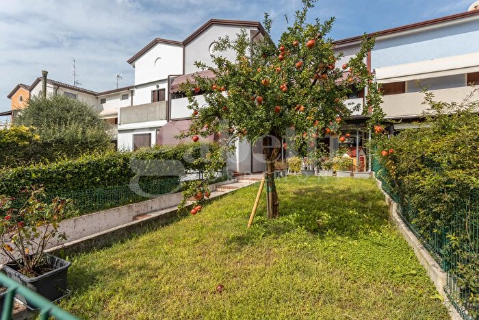 Casa con 6 locali in vendita in Via Carli Vittorio, Cordenons