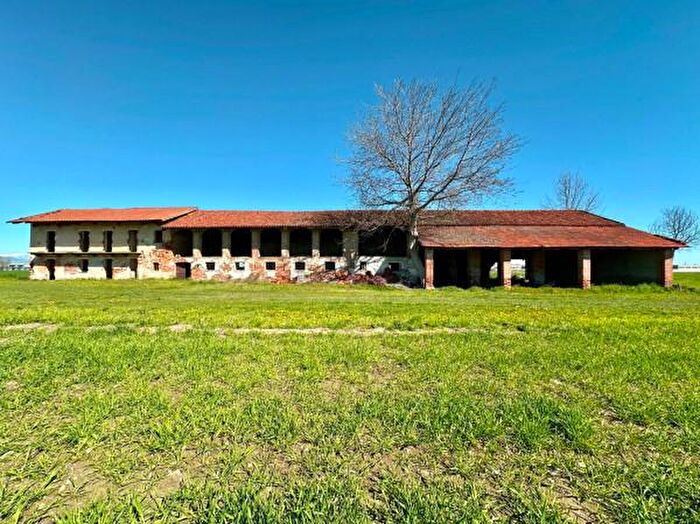 Casa con 6 locali in vendita in Via San Giuliano b, Savigliano