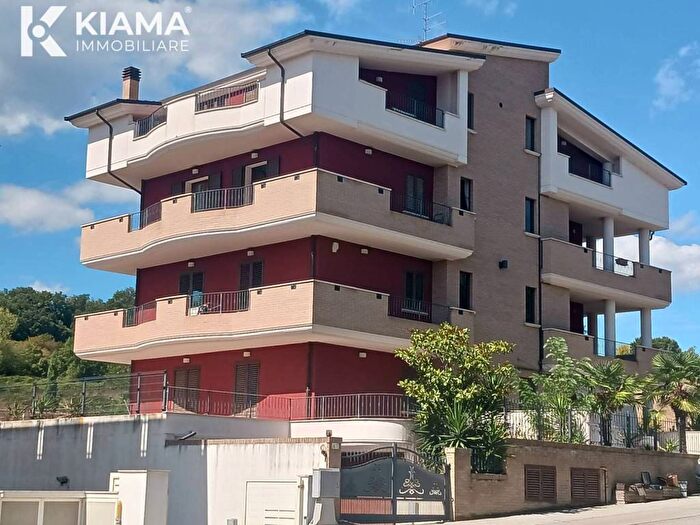 Appartamento quadrilocale in affitto in Viale Della Resistenza, Teramo