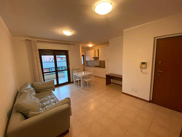 Appartamento trilocale in affitto in Via Firenze, Bastia, Bastia Umbra