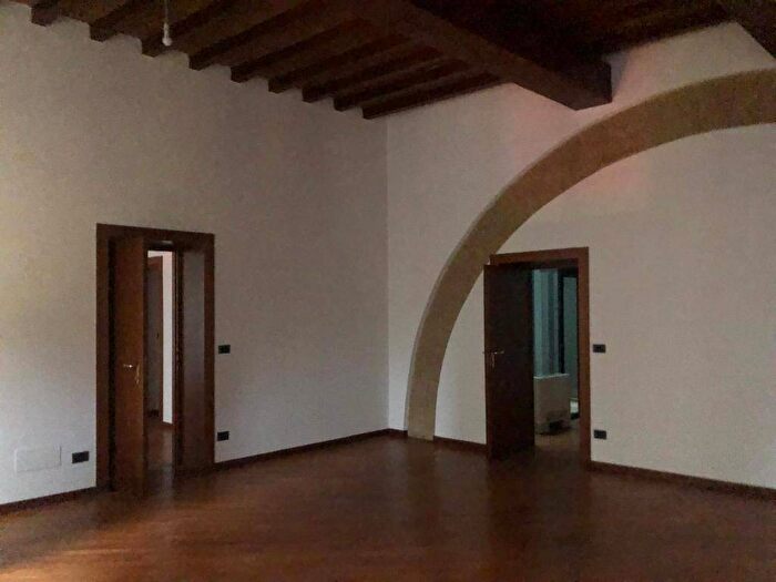 Appartamento con 6 locali in affitto in Borgo Marzo, Centro Storico, Parma