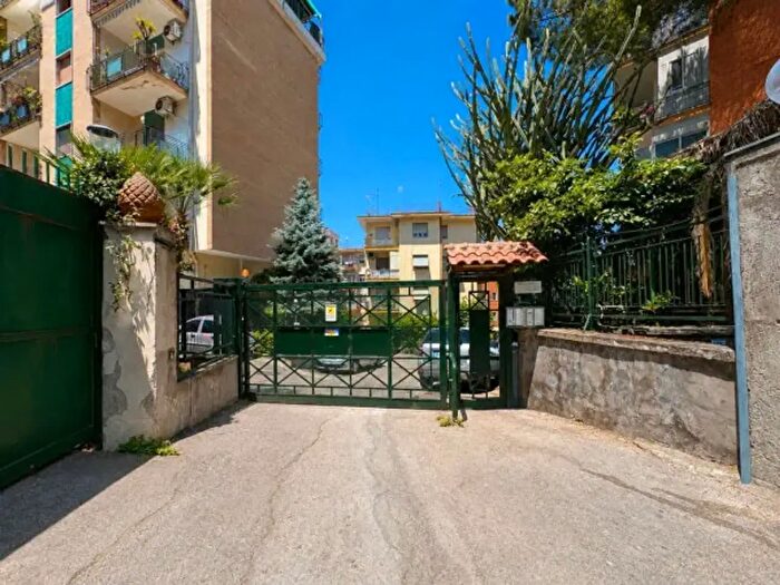 Appartamento trilocale in vendita in Via San Domenico a, Napoli