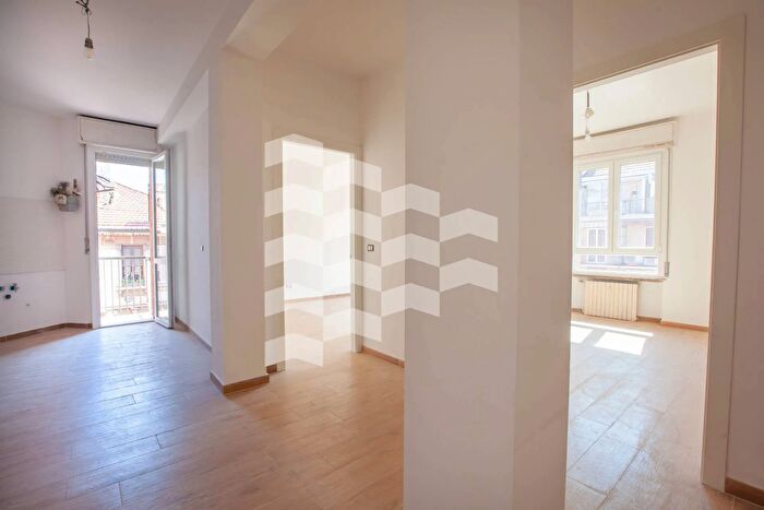 Appartamento trilocale in affitto in Via Oglio, Milano