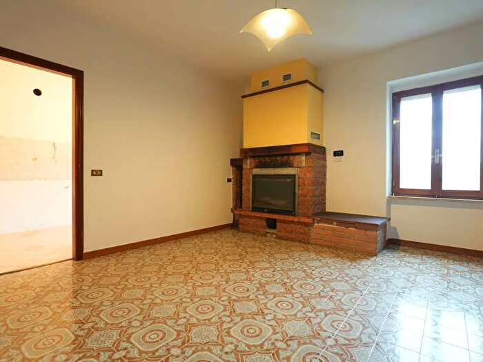 Casa con 9 locali in vendita in Montale di Sotto, Casina